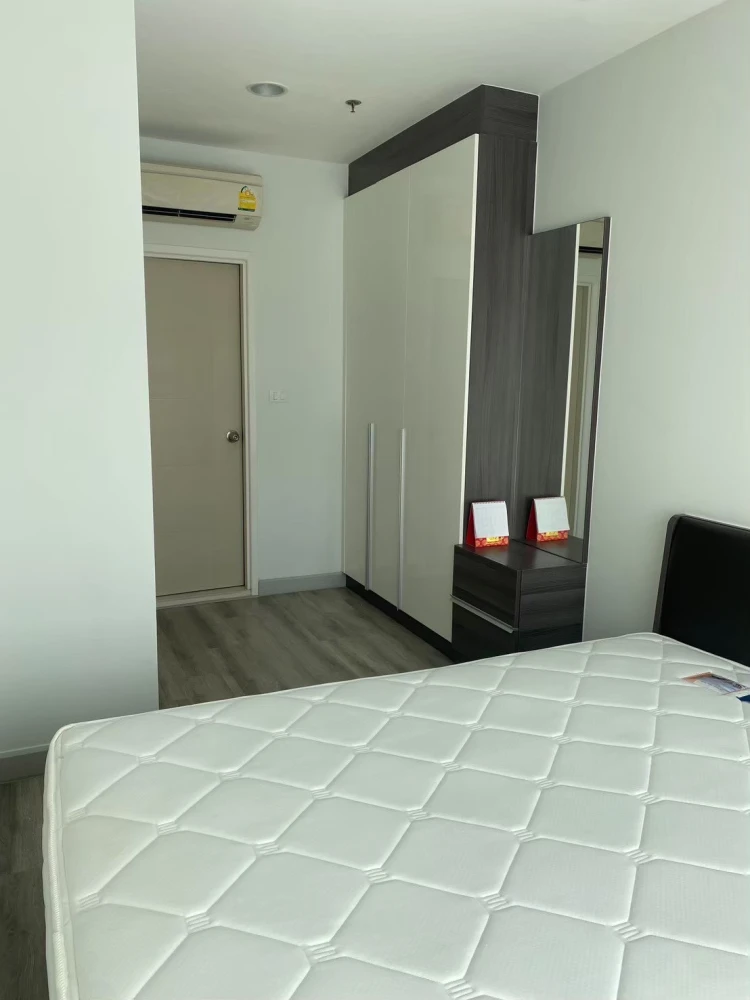 Condo for rent, Centric Sathorn - St. Louis, complete with furniture and electrical appliances. Can't miss it anymore.