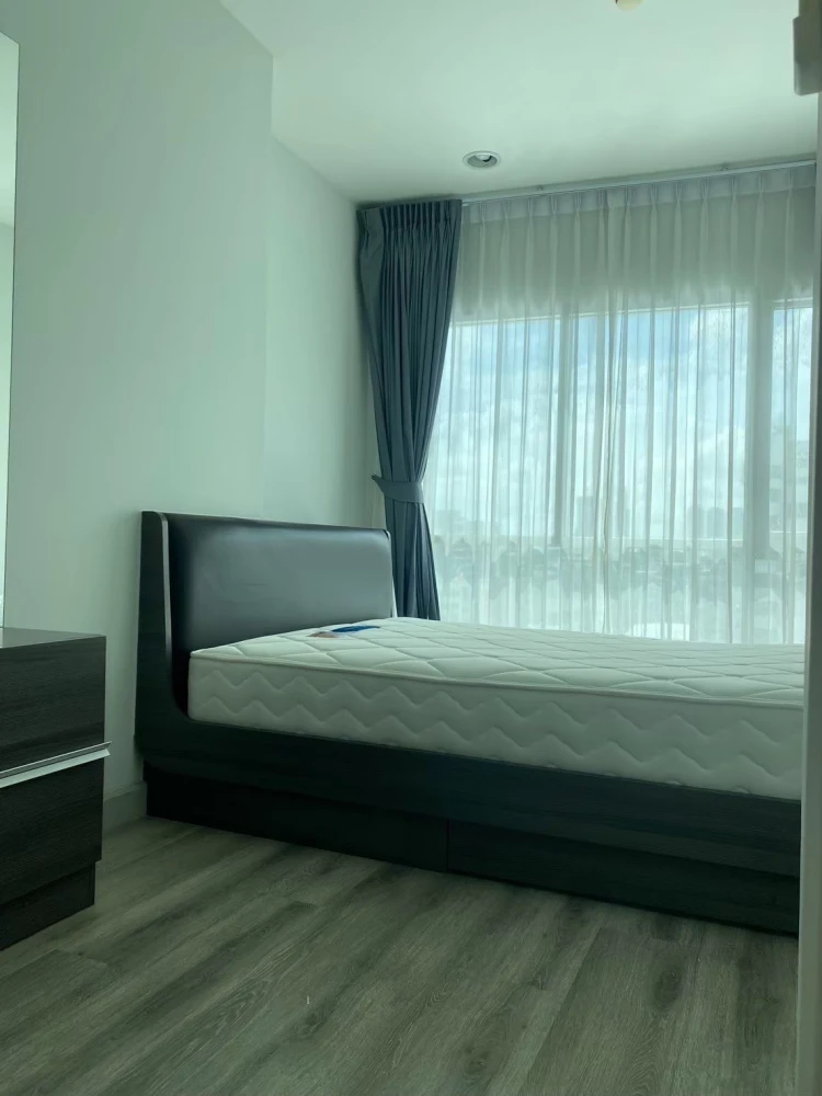 Condo for rent, Centric Sathorn - St. Louis, complete with furniture and electrical appliances. Can't miss it anymore.