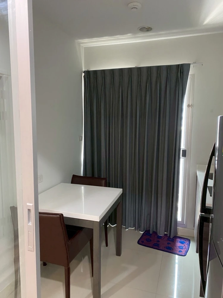 Condo for rent, Centric Sathorn - St. Louis, complete with furniture and electrical appliances. Can't miss it anymore.