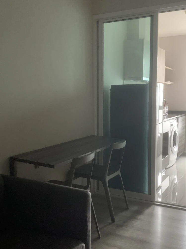Condo for rent, Centric Ari Station, decorated with wallpaper, 9th floor, nice to live in, just carry your bags and move in.