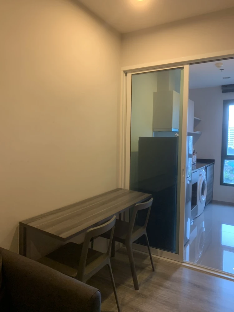 Condo for rent, Centric Ari Station, decorated with wallpaper, 9th floor, nice to live in, just carry your bags and move in.