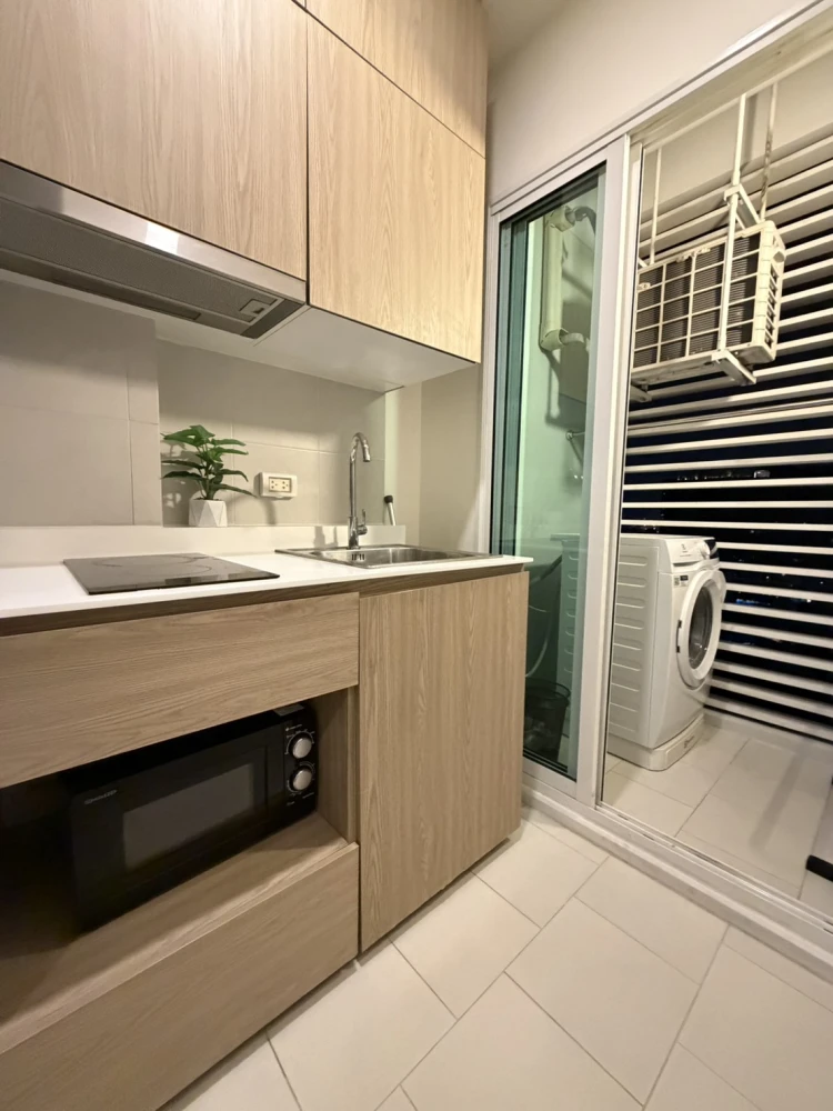 Condo for rent, De Lapis Charan 81, fully built-in furniture. The room is ready to move in. Don't wait. Hurry!!