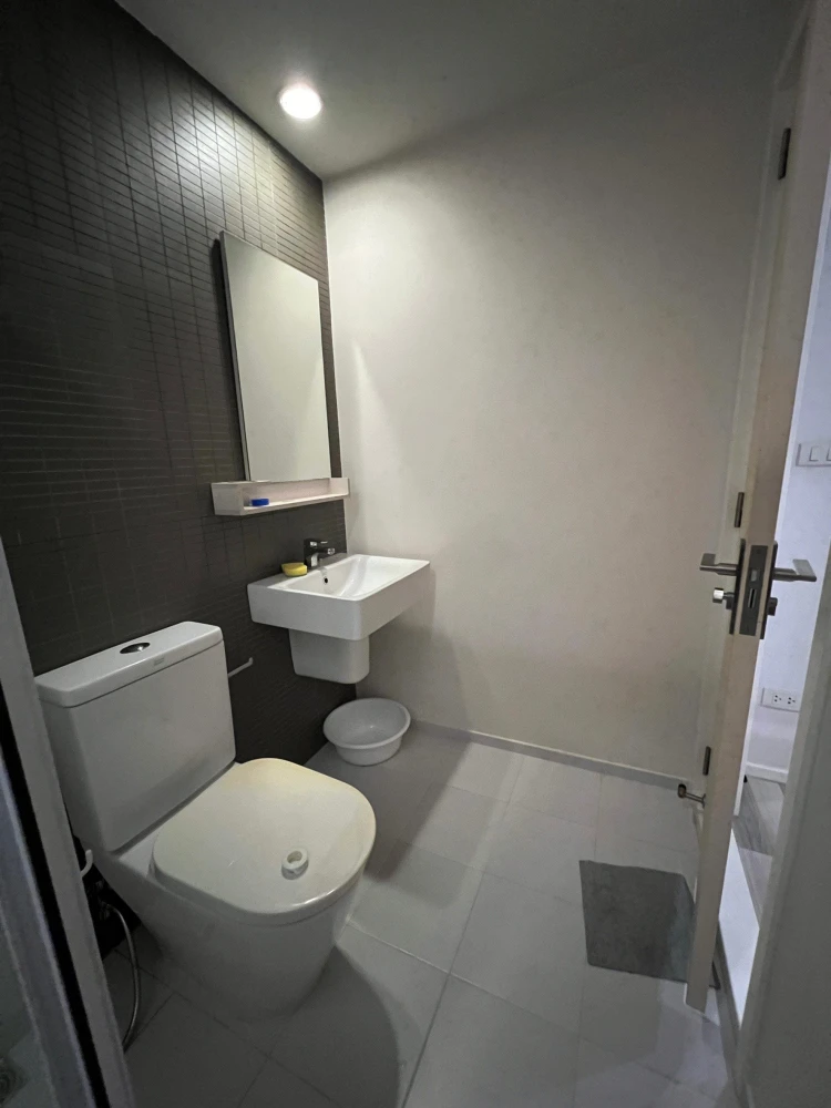 For Rent: The Key Chaloemphrakiat Rama 9
