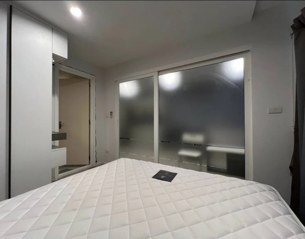 Condo for rent at The Key Chaloem Phrakiat Rama 9, 2nd floor, fully furnished, ready to move in. Don't miss out!