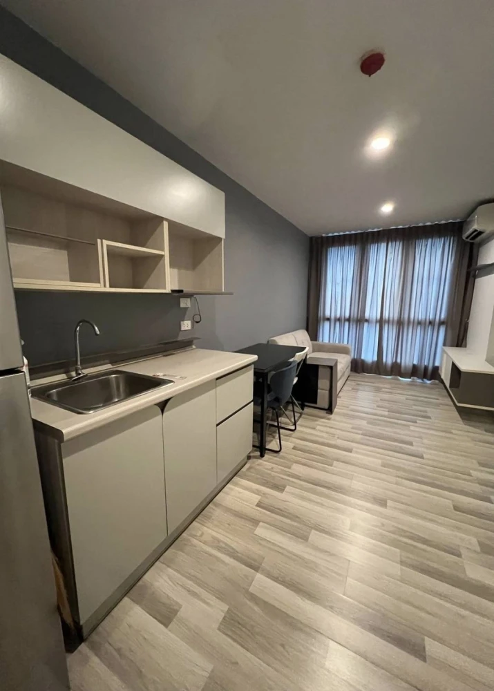 Condo for rent at The Key Chaloem Phrakiat Rama 9, 2nd floor, fully furnished, ready to move in. Don't miss out!