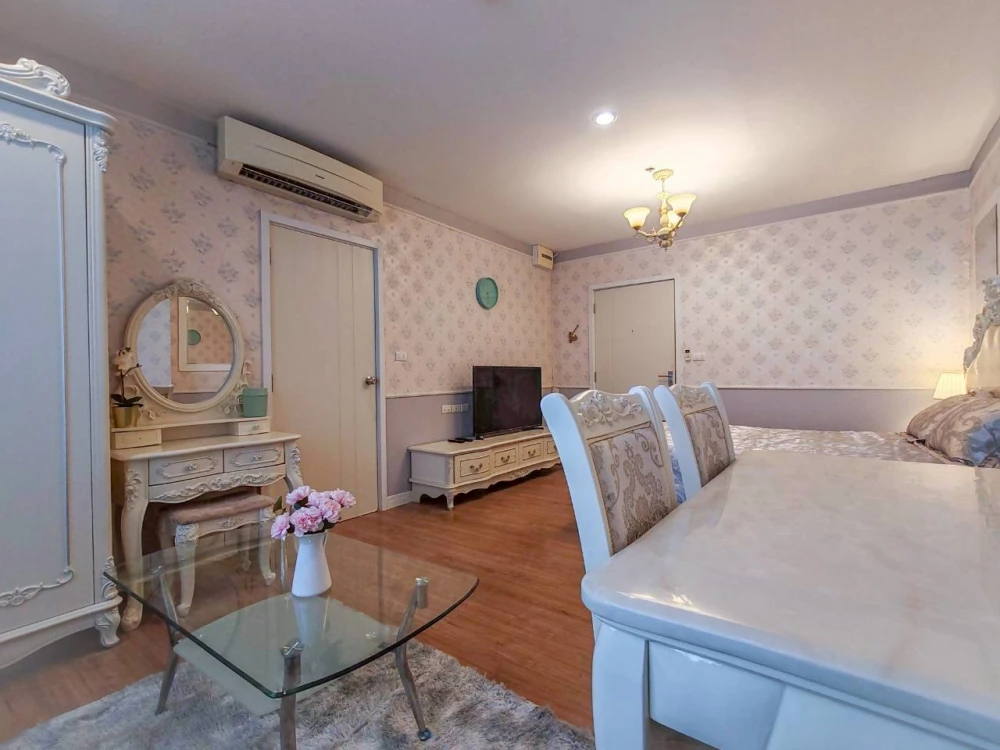Condo for rent, The Tree Interchange, clear view, beautiful room, very nice, decorated in European style, hurry!!