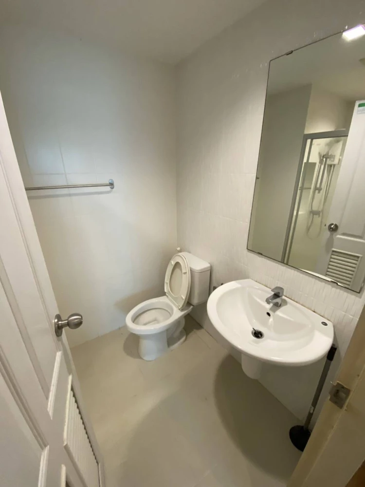 Condo for rent, The Park at Prachachuen, 1 bedroom, 1 bathroom, decorated with wallpaper. You can just come in and stay.
