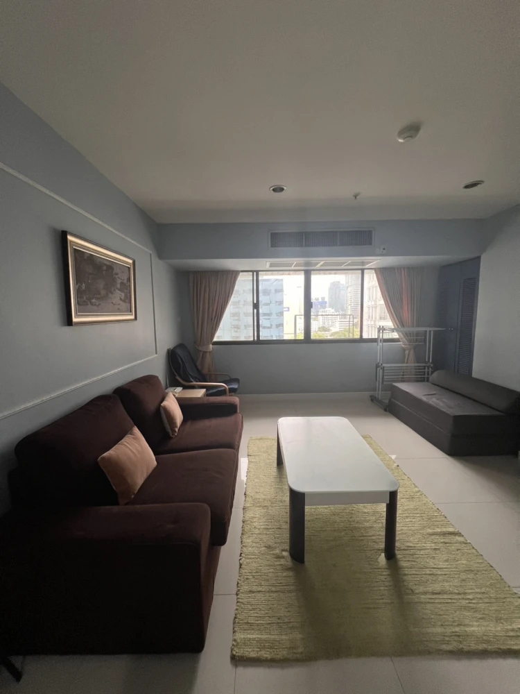 Condo for rent, The Royal Place, 2 floors, 10 colorful rooms. With built-in kitchen Plus electrical appliances. Reserve now.