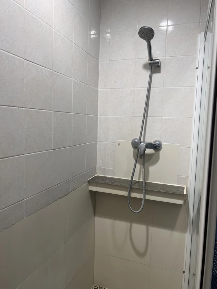 Condo for rent, The Royal Place, 2 floors, 10 colorful rooms. With built-in kitchen Plus electrical appliances. Reserve now.