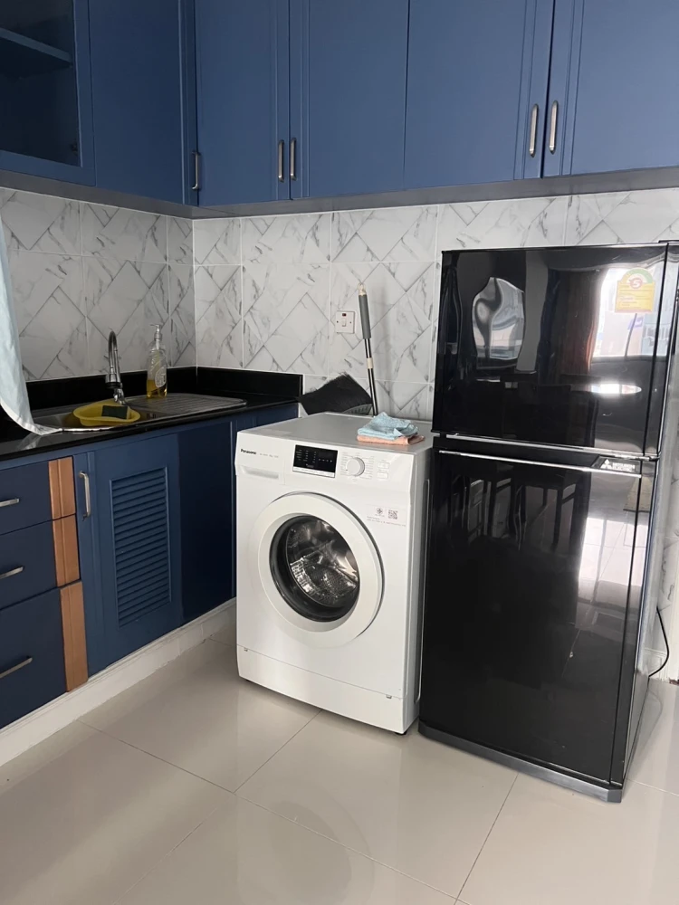 Condo for rent, The Royal Place, 2 floors, 10 colorful rooms. With built-in kitchen Plus electrical appliances. Reserve now.