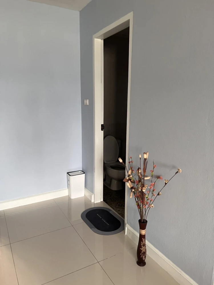 Condo for rent, The Royal Place, 2 floors, 10 colorful rooms. With built-in kitchen Plus electrical appliances. Reserve now.