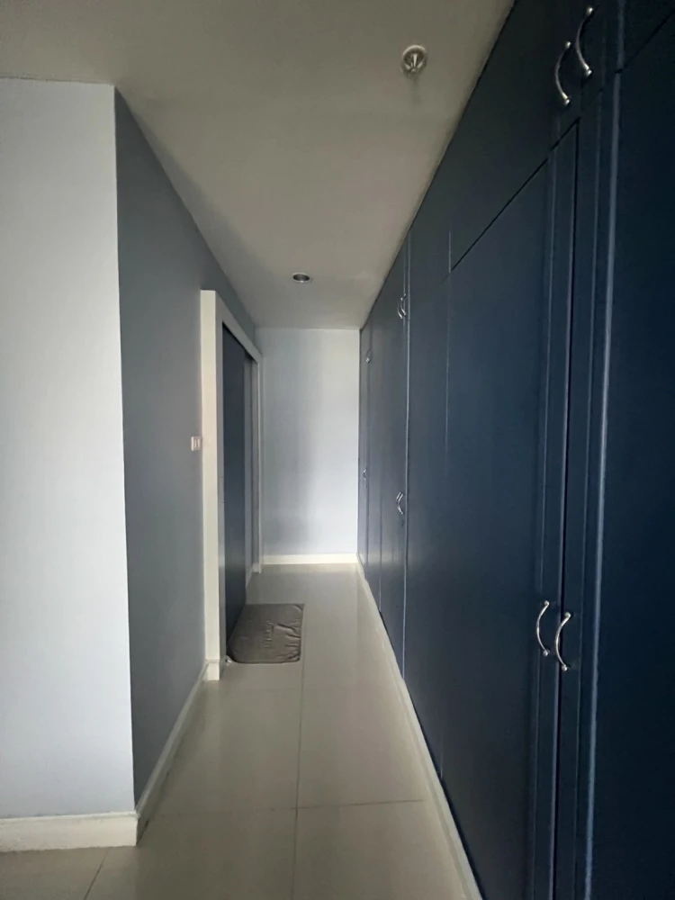 Condo for rent, The Royal Place, 2 floors, 10 colorful rooms. With built-in kitchen Plus electrical appliances. Reserve now.