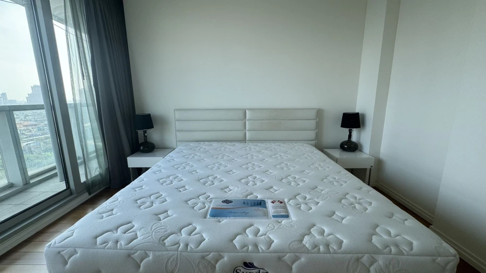 Condo for rent: The River, large room, spacious, and private. Don't wait!!