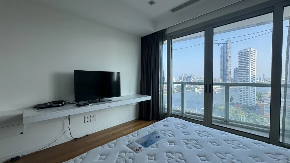 Condo for rent: The River, large room, spacious, and private. Don't wait!!
