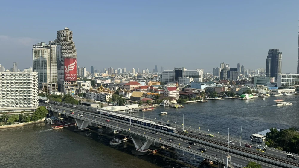 Condo for rent: The River, large room, spacious, and private. Don't wait!!