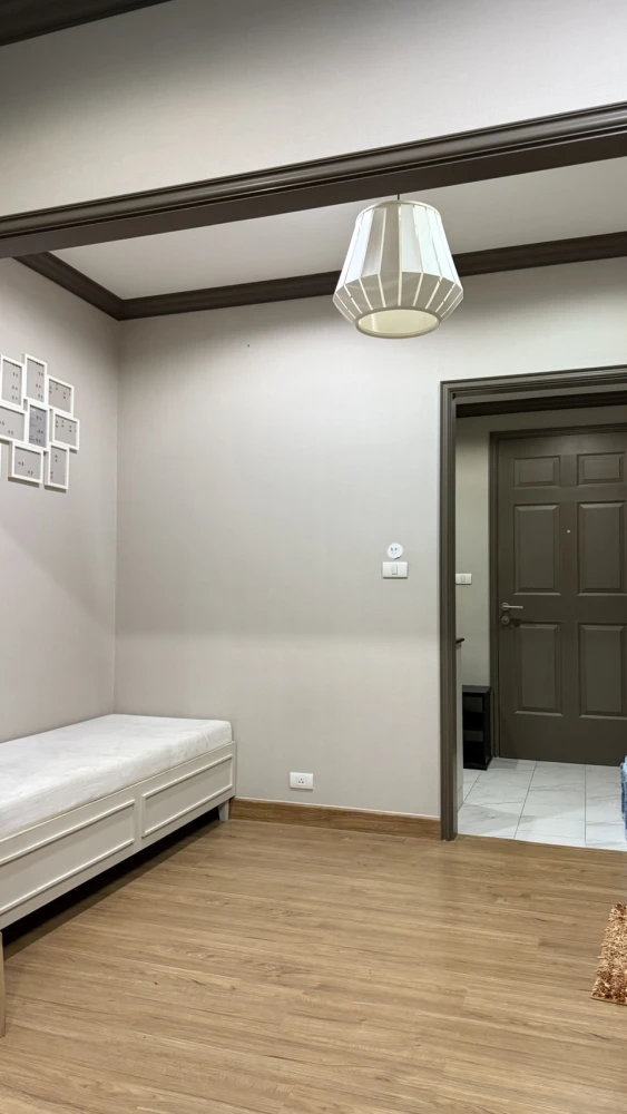 Condo for rent, The Reserve Kasemsan 3, corner room, complete with furniture and electrical appliances.