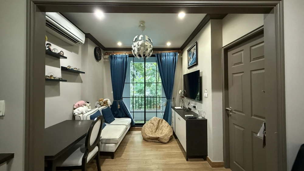 Condo for rent, The Reserve Kasemsan 3, corner room, complete with furniture and electrical appliances.