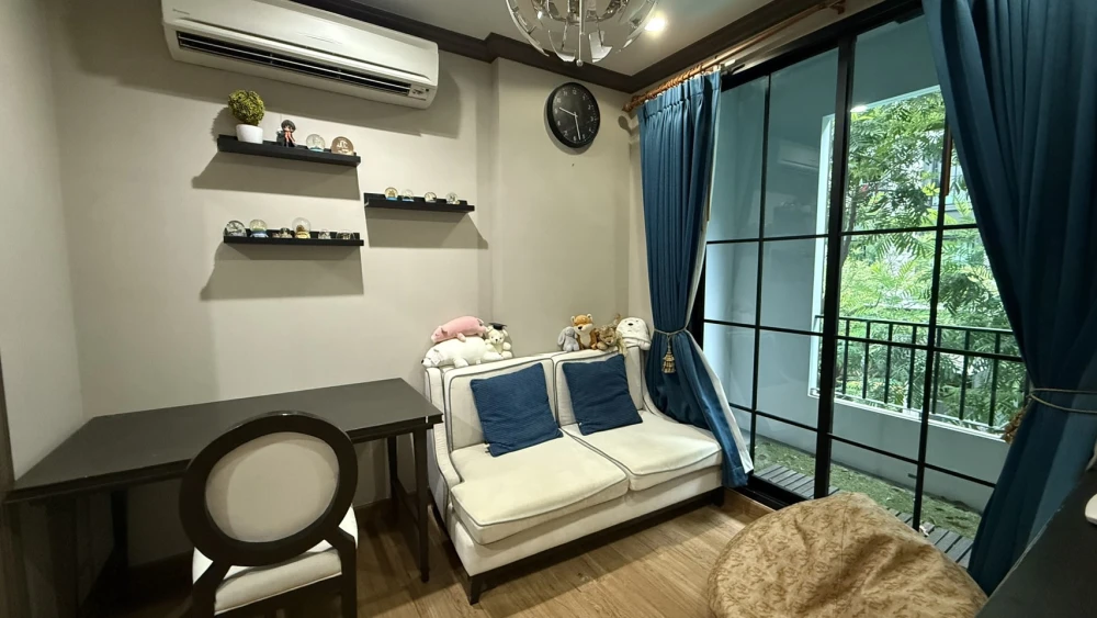 Condo for rent, The Reserve Kasemsan 3, corner room, complete with furniture and electrical appliances.