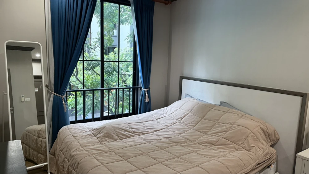Condo for rent, The Reserve Kasemsan 3, corner room, complete with furniture and electrical appliances.