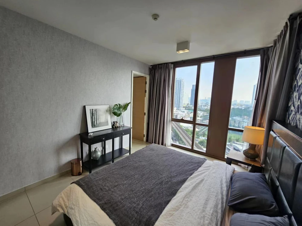 Condo for rent, The Loft Ekkamai, spacious room, comes with facilities, good price, must hurry to reserve.