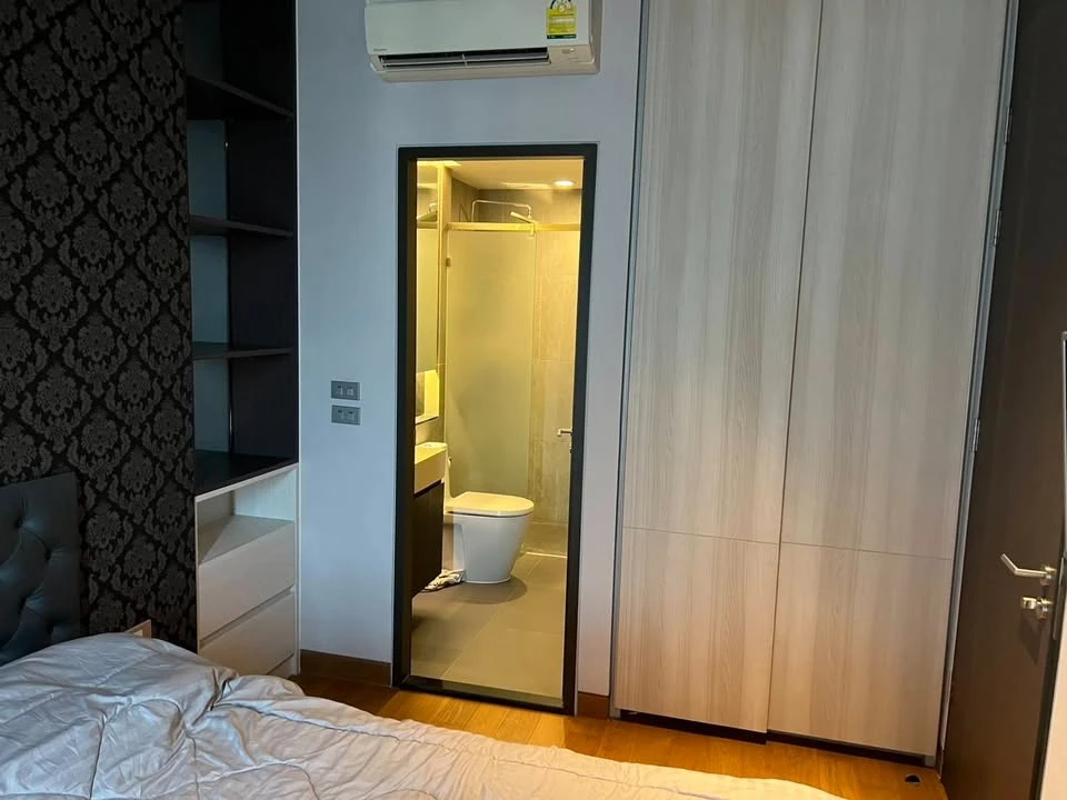 Condo for rent, The Lumpini 24, beautiful, classy room, ready to move in, good location, convenient transportation, if you miss it, you will regret it