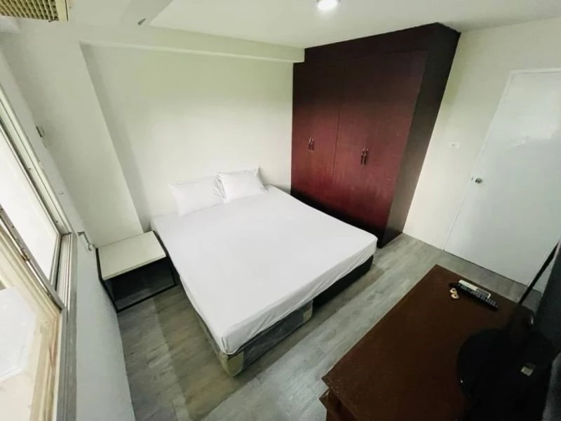 For rent!! Condo The Waterford Rama 4, 2nd floor, Building E, resort-style condo with a large green area. Don't miss it!!