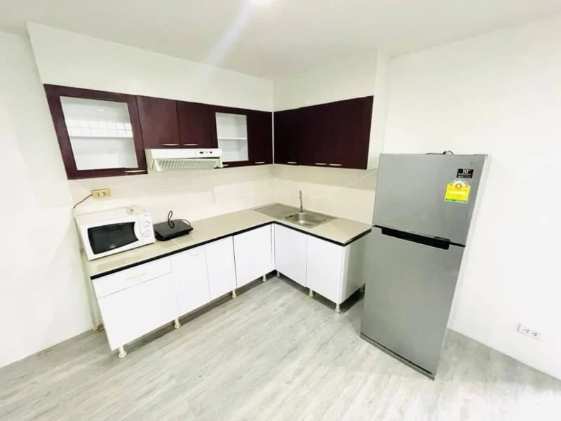 For rent!! Condo The Waterford Rama 4, 2nd floor, Building E, resort-style condo with a large green area. Don't miss it!!