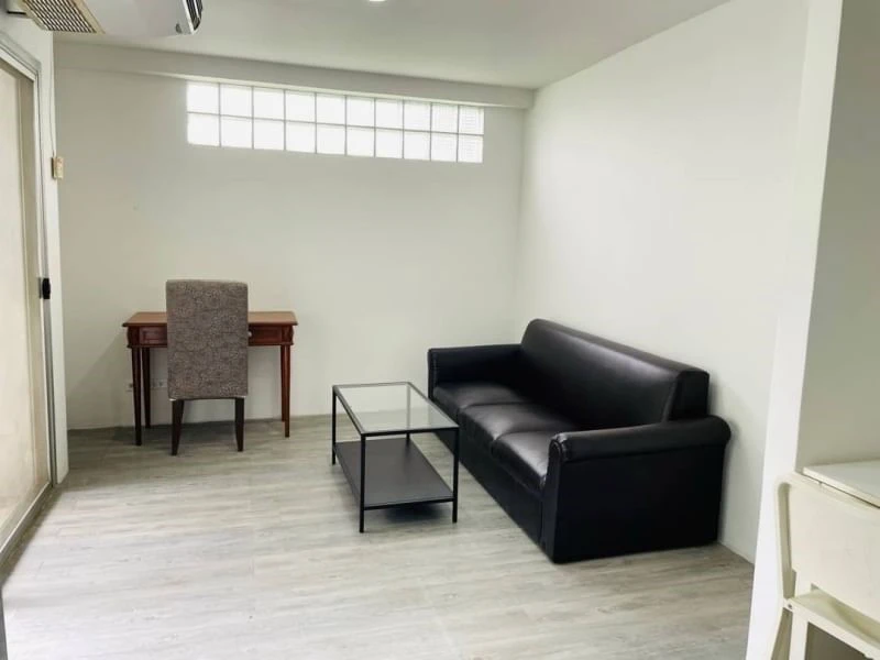 For rent!! Condo The Waterford Rama 4, 2nd floor, Building E, resort-style condo with a large green area. Don't miss it!!