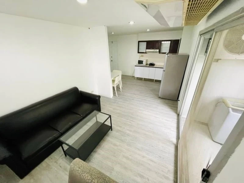 For rent!! Condo The Waterford Rama 4, 2nd floor, Building E, resort-style condo with a large green area. Don't miss it!!