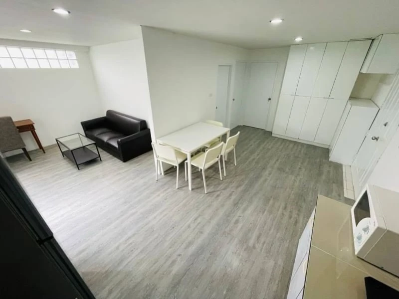 For rent!! Condo The Waterford Rama 4, 2nd floor, Building E, resort-style condo with a large green area. Don't miss it!!