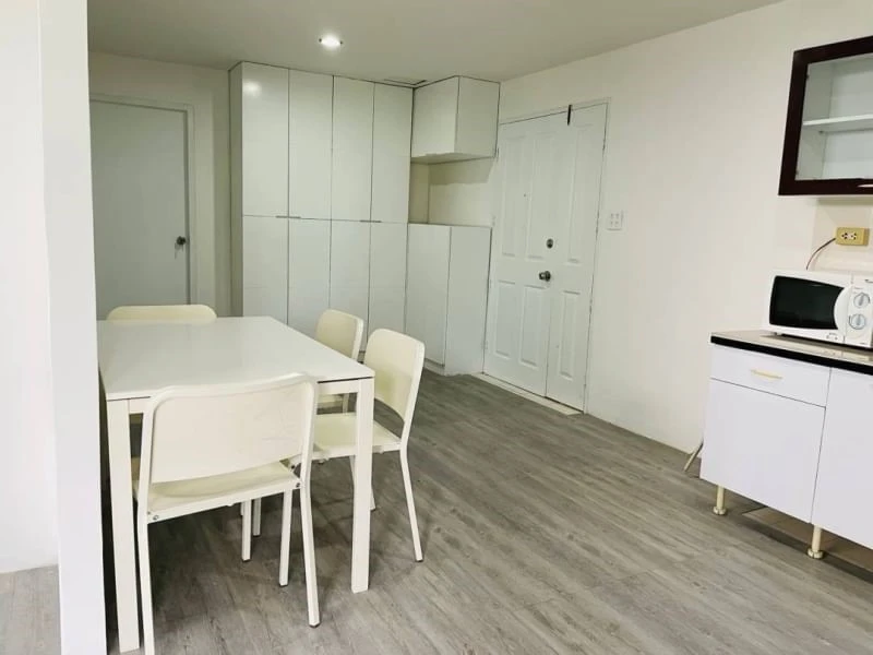 For rent!! Condo The Waterford Rama 4, 2nd floor, Building E, resort-style condo with a large green area. Don't miss it!!