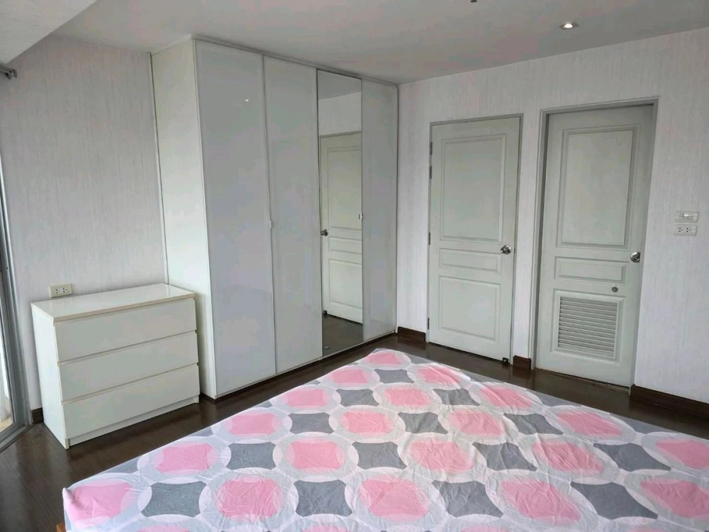 Condo for rent! The Waterford Diamond Sukhumvit 30/1. Beautiful unit, fully furnished, ready to move in. Don't miss out!!