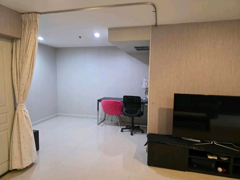 Condo for rent! The Waterford Diamond Sukhumvit 30/1. Beautiful unit, fully furnished, ready to move in. Don't miss out!!