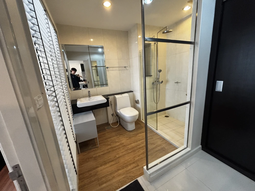 Condo for rent: The Surawong by Chewathai Hub Soon. Prime location, beautiful and comfortable rooms. Book now!!