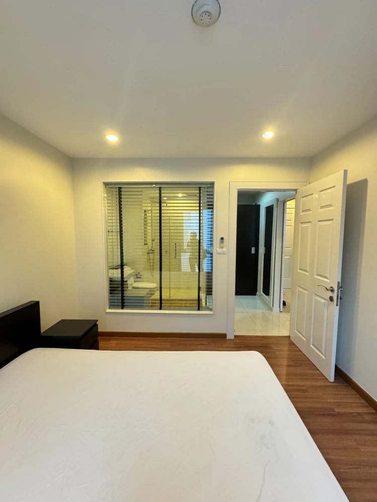 Condo for rent: The Surawong by Chewathai Hub Soon. Prime location, beautiful and comfortable rooms. Book now!!