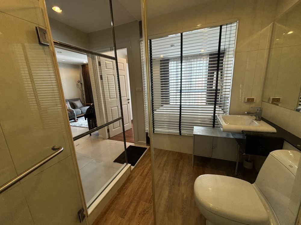 Condo for rent: The Surawong by Chewathai Hub Soon. Prime location, beautiful and comfortable rooms. Book now!!