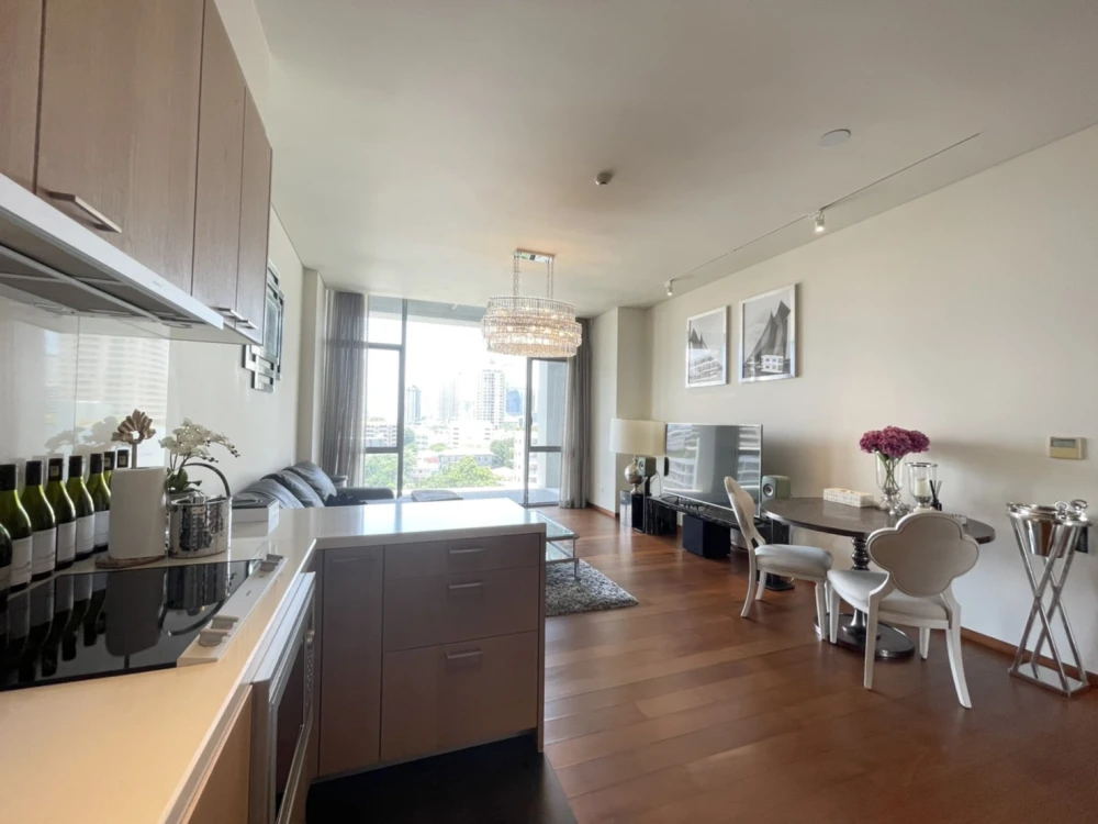 Condo for rent, The Sukhothai Residences, room decorated with built-ins, very spacious, comfortable sofa to sit on, just come and stay.