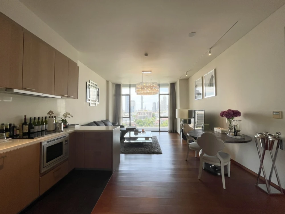 Condo for rent, The Sukhothai Residences, room decorated with built-ins, very spacious, comfortable sofa to sit on, just come and stay.
