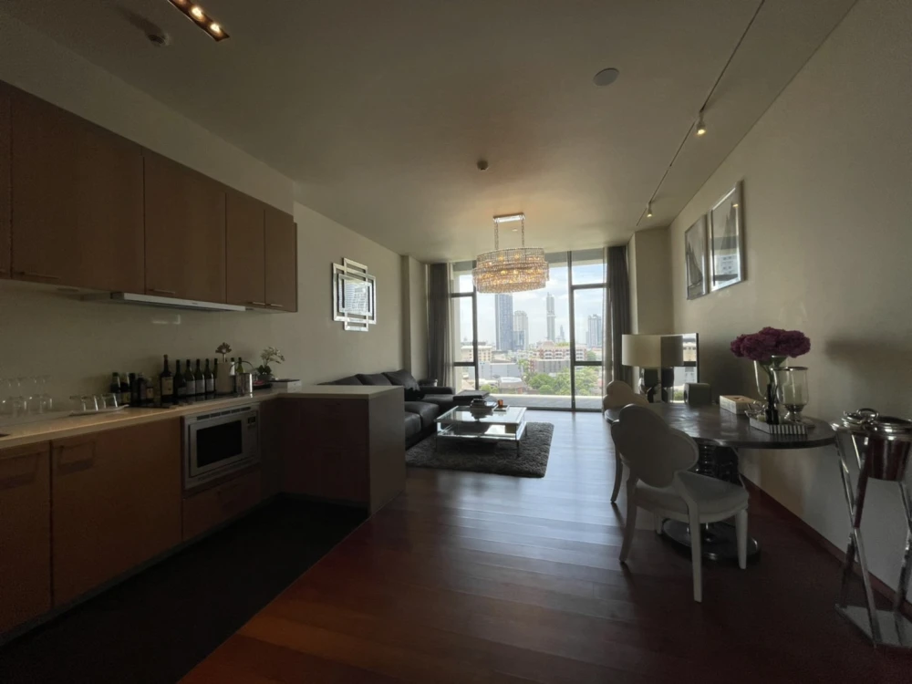 Condo for rent, The Sukhothai Residences, room decorated with built-ins, very spacious, comfortable sofa to sit on, just come and stay.