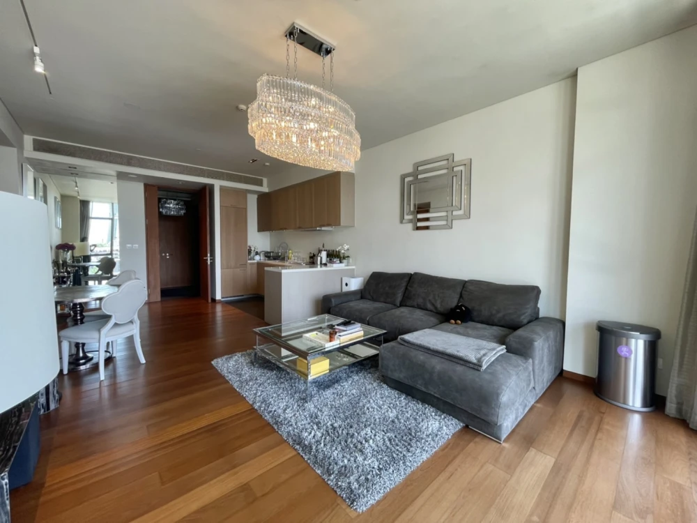 Condo for rent, The Sukhothai Residences, room decorated with built-ins, very spacious, comfortable sofa to sit on, just come and stay.