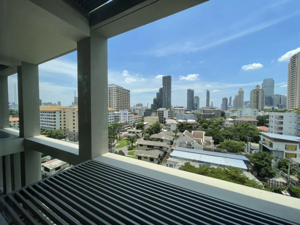 Condo for rent, The Sukhothai Residences, room decorated with built-ins, very spacious, comfortable sofa to sit on, just come and stay.