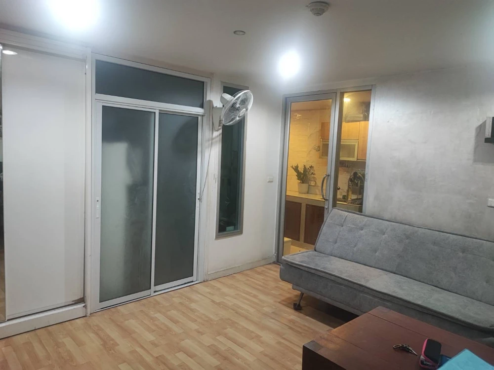Condo for rent, The Station Sathorn-Bang Rak, 11th floor, Building 2, complete with electrical appliances, newly renovated room, ready to move in.
