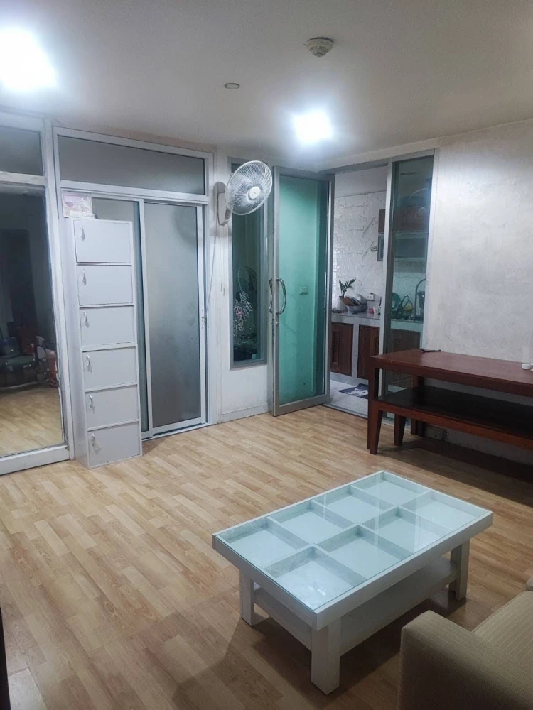 Condo for rent, The Station Sathorn-Bang Rak, 11th floor, Building 2, complete with electrical appliances, newly renovated room, ready to move in.