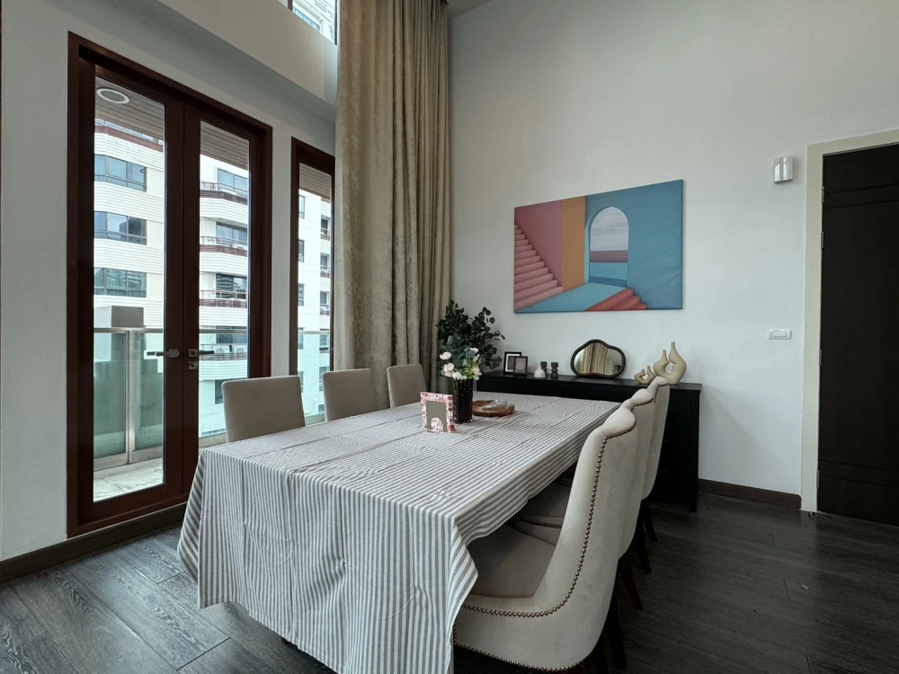 For rent!! Condo The Crest Ruamrudee, 7th floor, luxury condo, beautiful room, fully furnished, ready to move in. Don't miss it!!