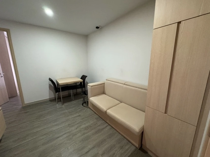 For rent!! Condo The Shed Sathorn 1, fully furnished, just bring your bags and move in. Hurry and book now!!