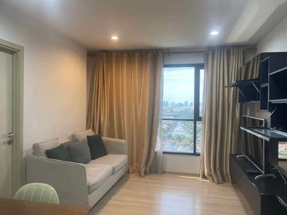 Condo for rent, The Base Rama 9 - Ramkhamhaeng, beautiful pool view, convenient transportation, good location, worth investing, don't miss it!!