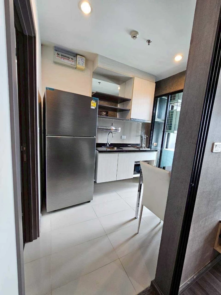 For rent!! The Base Park East Condo, 14th floor, beautiful room, complete amenities. Ready to move in, don't miss it!!