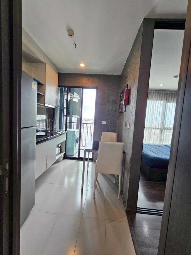 For rent!! The Base Park East Condo, 14th floor, beautiful room, complete amenities. Ready to move in, don't miss it!!