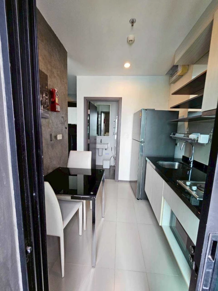 For rent!! The Base Park East Condo, 14th floor, beautiful room, complete amenities. Ready to move in, don't miss it!!