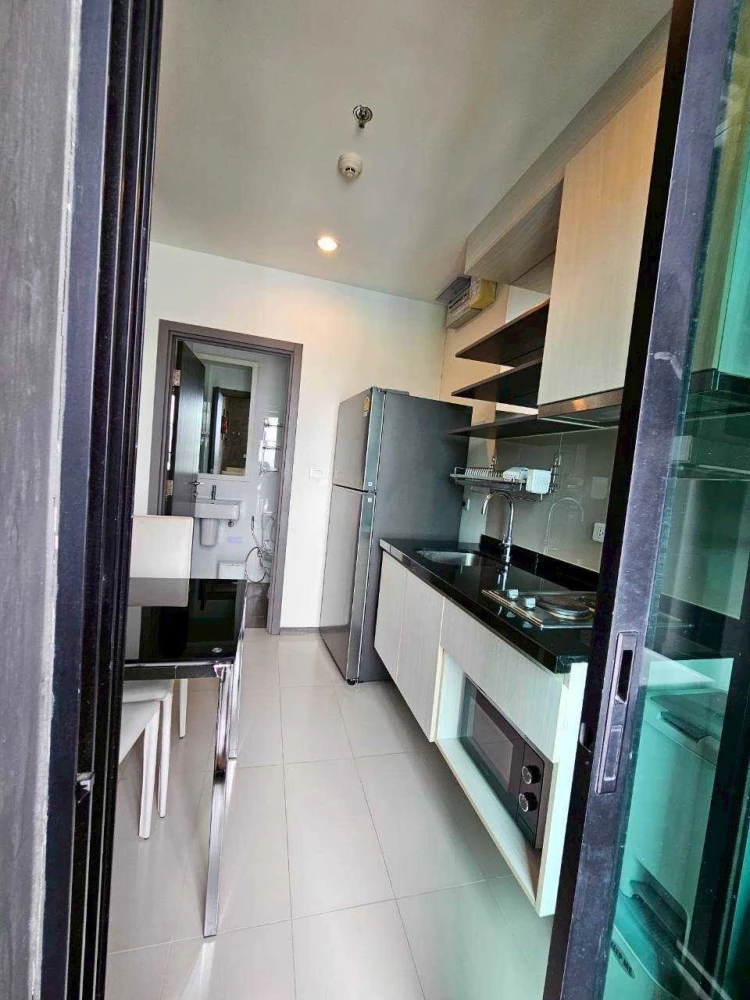 For rent!! The Base Park East Condo, 14th floor, beautiful room, complete amenities. Ready to move in, don't miss it!!